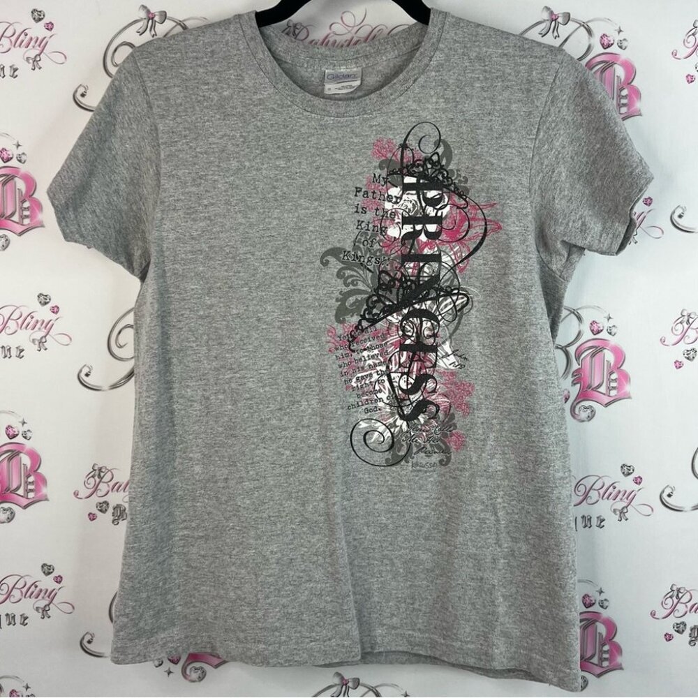 Gildan tshirt princess god white Gray T-Shirt with Pink and Black Graphic